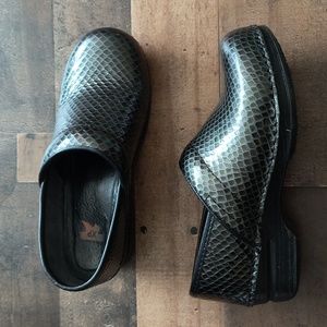 Dansko Snake Print Slip On Clogs  Black And Silver Sz 38 7.5-8 Women